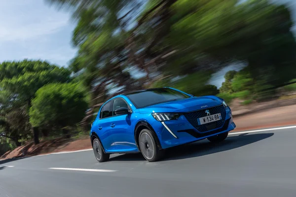 3 PEUGEOT e208 GT Blue