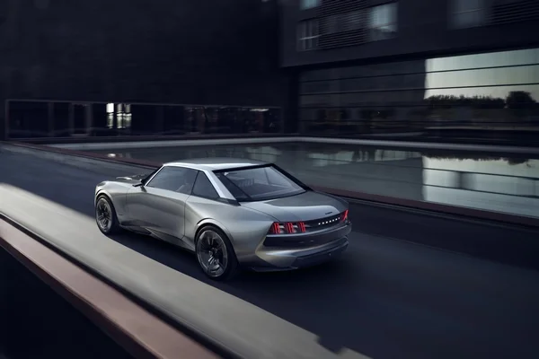 Peugeot e legend 1