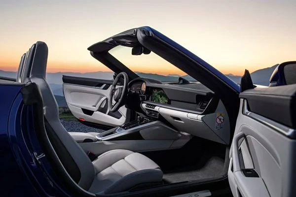 Porsche 911 Cabriolet 2019 4
