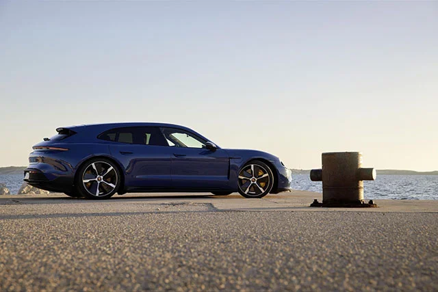 Porsche Taycan Sport Turismo 7