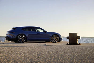 Porsche Taycan Sport Turismo intr 2