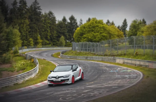 Megane RS 275Trophy R 3