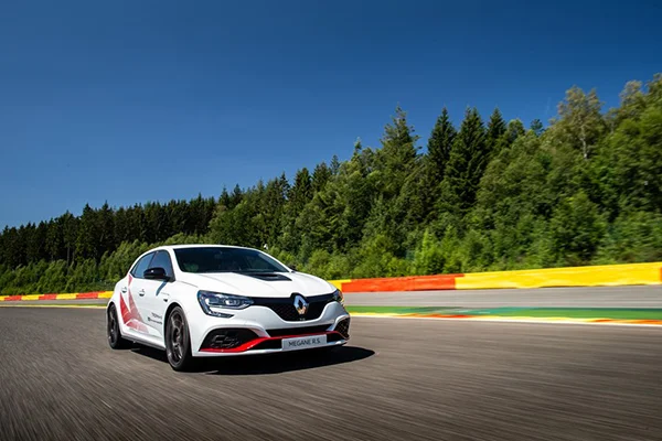 Nouvelle Renault M GANE R S TROPHY R