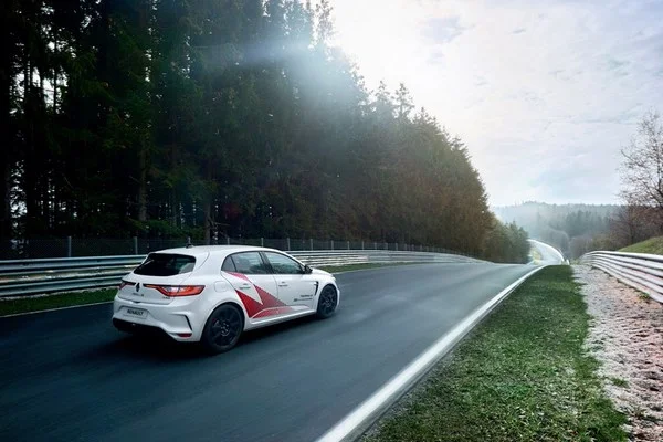 Renault Megane RS Trophy R Record Nurburgring 3
