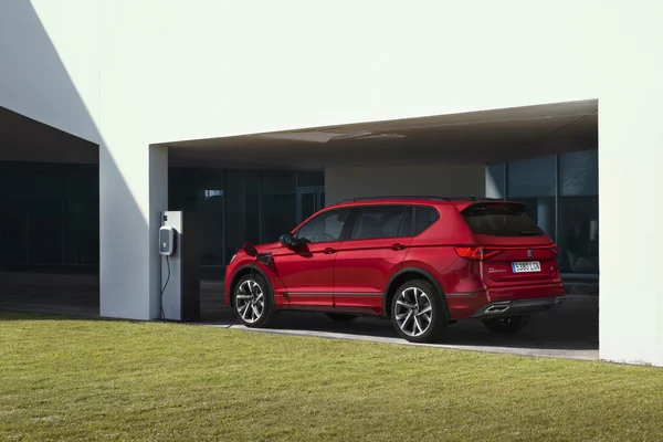 SEAT electrifies its large SUV as the Tarraco e HYBRID enters production 01 HQ