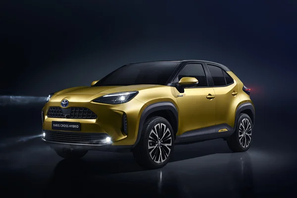 toyota new yaris cross frontleft