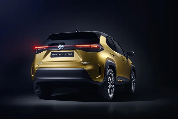 toyota new yaris cross rear
