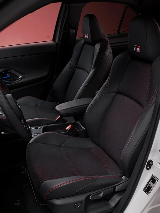 2022 yaris cross grs int 004 2