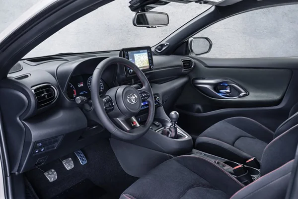 800 yaris gr 005