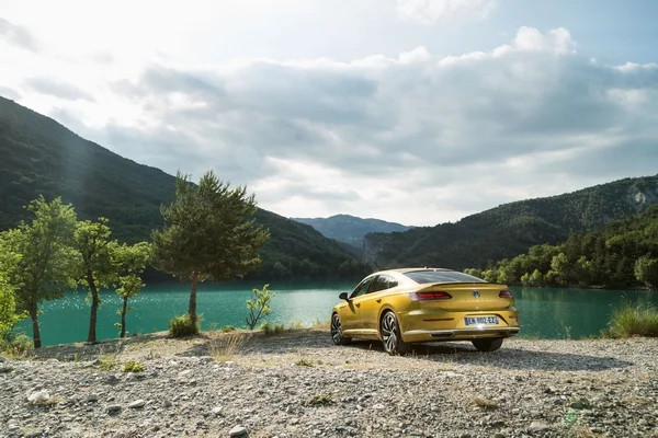 Arteon volant dor 2017 3
