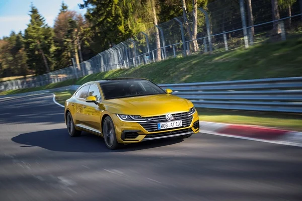 Arteon volant dor 2017 5