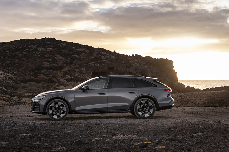 Audi A6 allroad  devant une montagne