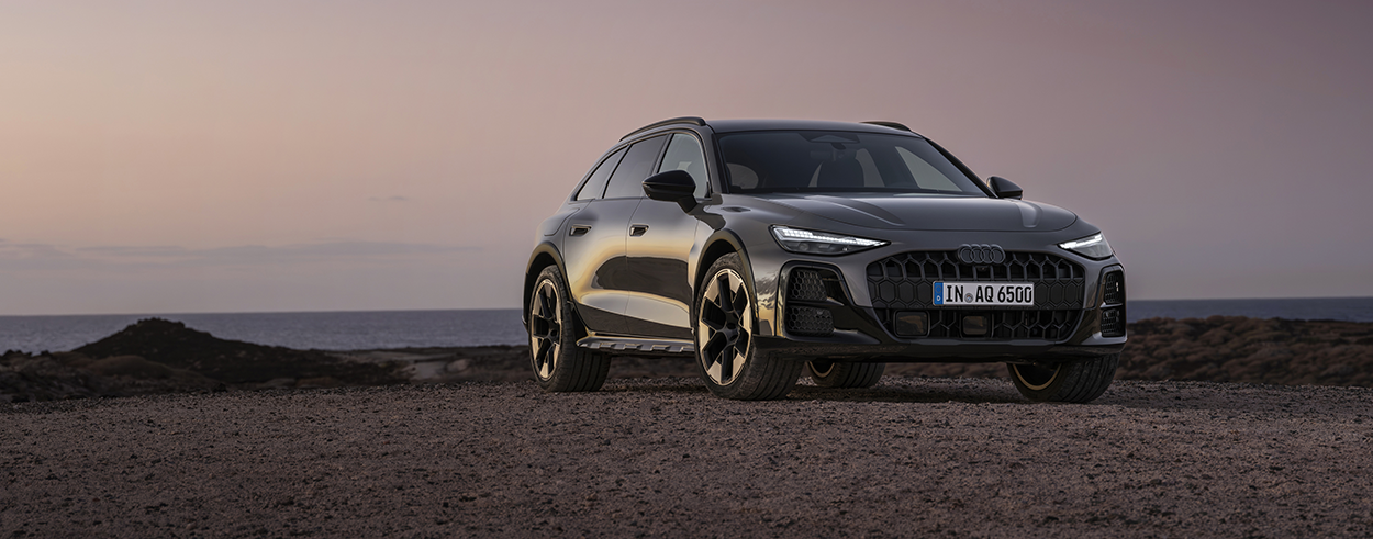 Présentation Audi A6 allroad 3/4 avant sur un emplacement en montagne
