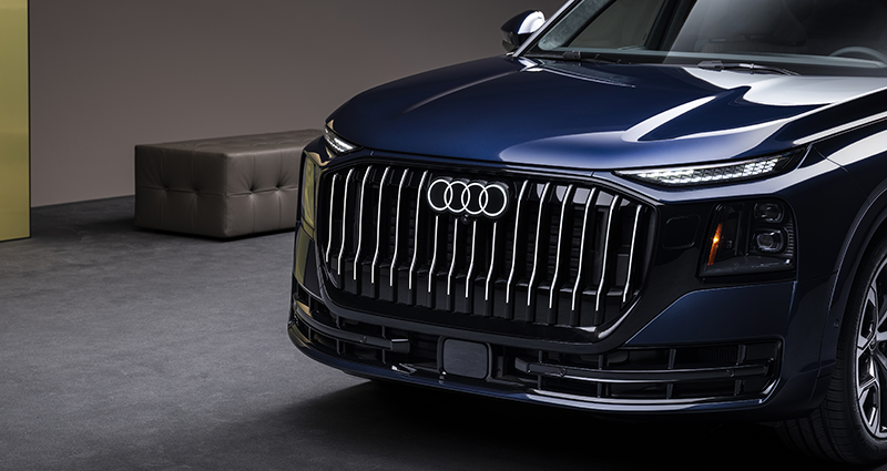 Audi Q9  la face avant avec son énorme calandre