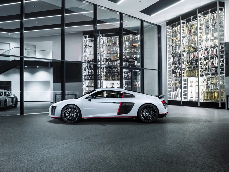Audi R8 Coupe V10 plus selection 24h