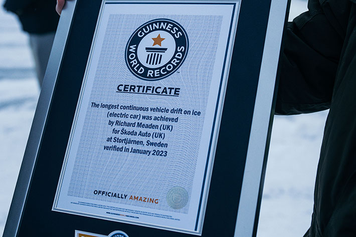 Škoda Enyaq RS iV établit deux titres GUINNESS WORLD RECORDS avec 7351 km de dérive de glace 7