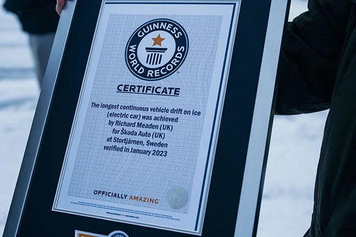 Škoda Enyaq RS iV établit deux titres GUINNESS WORLD RECORDS avec 7351 km de dérive de glace 7