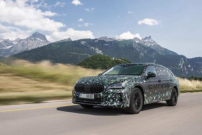 Nouvelle Škoda Superb camouflée 12 jpg