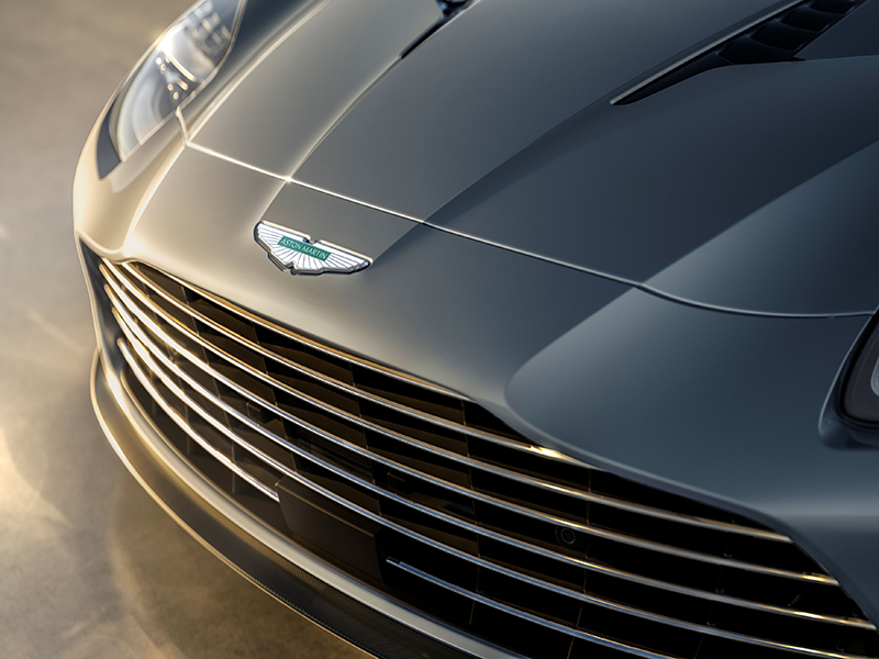 Calandre  et capot Aston Martin Vanquish 25