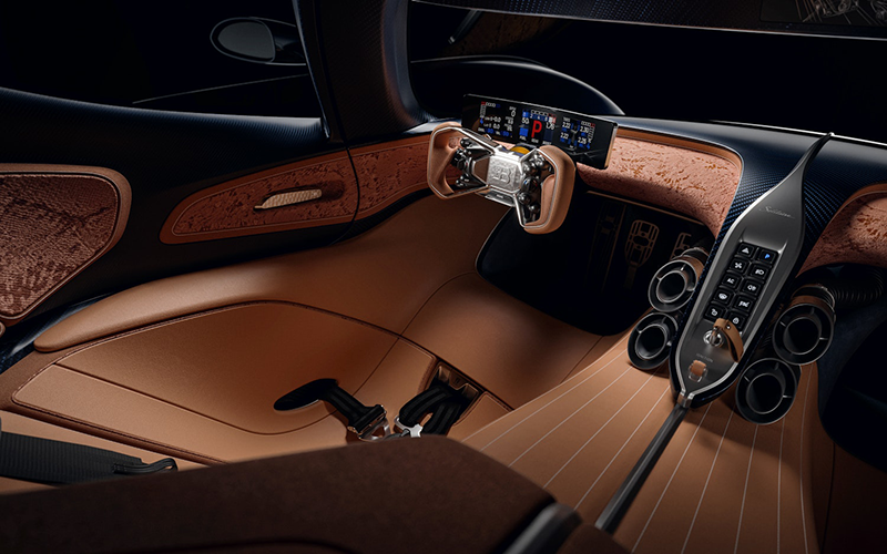 L'habitacle de la Bugatti Destrier s'éloigne de l'univers radical de la Bugatti Bolide pour explorer une nouvelle forme de raffinement.