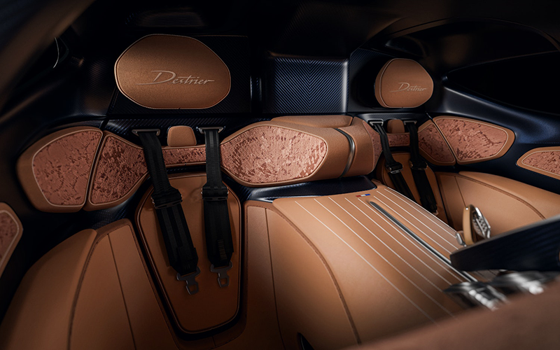 04 BUGATTI Solitaire Destrier dans l'habitacle , Le cuir « Ambre Voyageur », le nubuck et la maille 3D composent un univers chaleureux
