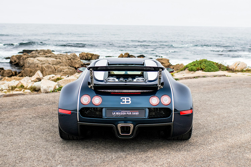 BUGATTI LMPS Veyron face zrrièrz et vue dur le moteur