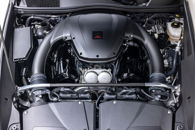Sous son capot son cœur est un ingénieux moteur V10 de 4,8 litres à 40 soupapes