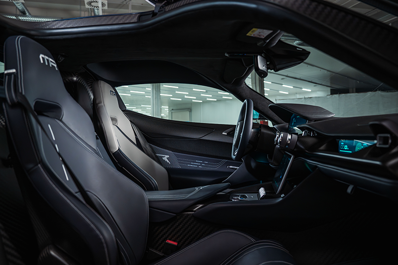 interieur-cuir-bleu-indigo-rimac-nevera-r-founders-edition