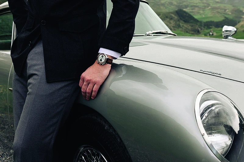 Top Time B01 Chronograph 41 Tribute to Aston Martin DB5 la montre au poignet