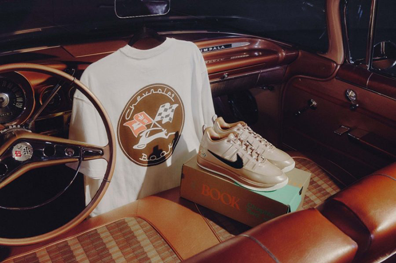 Collection comprenant les baskets Book 2, le t-shirt « Heartbeat of America » et une boîte à chaussures personnalisée i