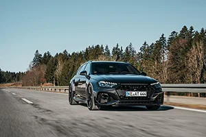 ABT Audi RS4 black GR20 glossyblack dynamic 1