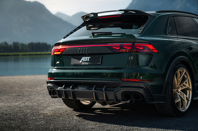 RSQ8 LE 1000  Poupe : Diffuseur arrière imposant, aileron de toit