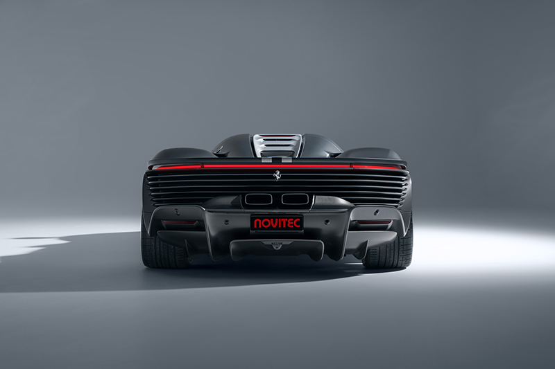 Ferrari Daytona SP3 Icona vue arrière avec échappement NOVITEC plaqué or