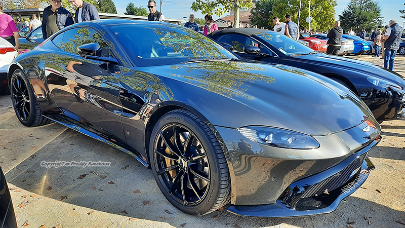 Ambérieux 2022 Aston Martin V8 Vantage