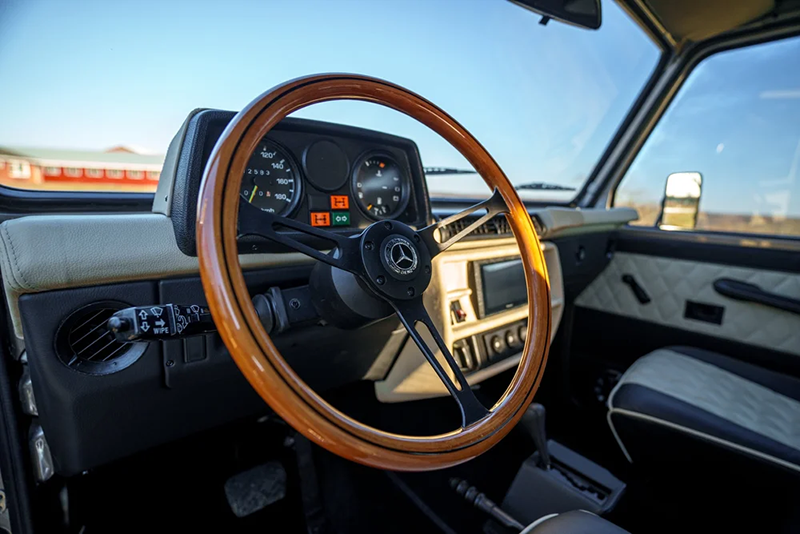 volant-sur-mesure-tableau-de-bord-mercedes-ge230-1993-restauration-c-wagon.jpg