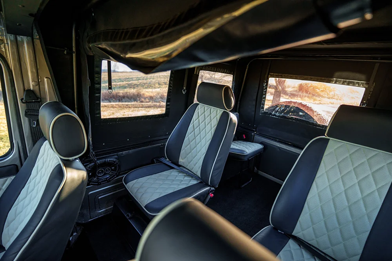 interieur-cuir-bicolore-sur-mesure-mercedes-ge230-c-wagon-restauration-habitacle-luxe.jpg