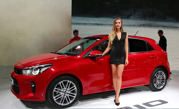 Hotesse au Mondial de l automobile de Paris 3 Photo newspress 13