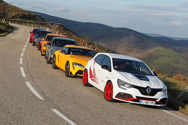 21236609 Renault MEGANE IV R S TROPHY R lue Sportive de l ann e 2019 par le magazine