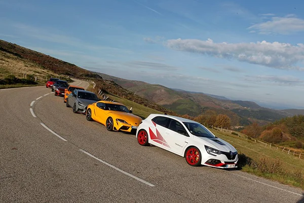 21236611 Renault MEGANE IV R S TROPHY R lue Sportive de l ann e 2019 par le magazine