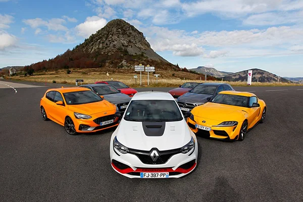 21236613 Renault MEGANE IV R S TROPHY R lue Sportive de l ann e 2019 par le magazine