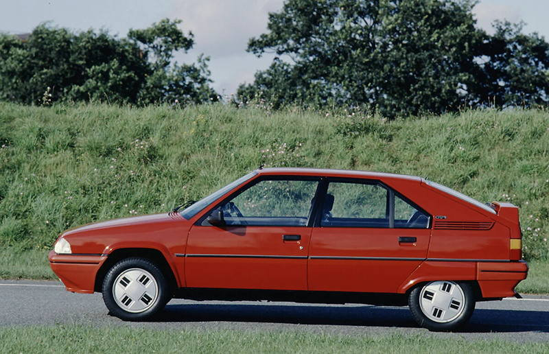 BX GTI rouge vue latérale